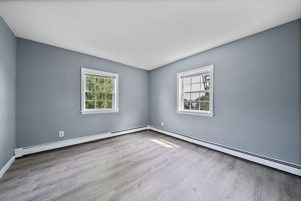 3 bed, 1 bath apartment for rent at 52 Beach St Unit 1-yearround, Plymouth — photo 6 of 11