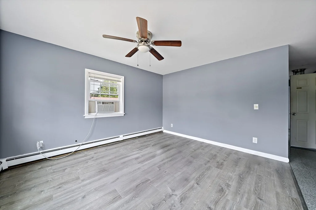 3 bed, 1 bath apartment for rent at 52 Beach St Unit 1-yearround, Plymouth — photo 3 of 11