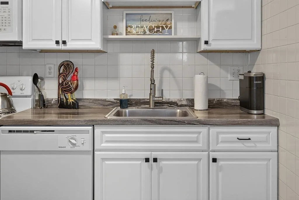 2 bed, 1 bath apartment for rent at 52 Beach St Unit 2, White Horse Beach — photo 8 of 21