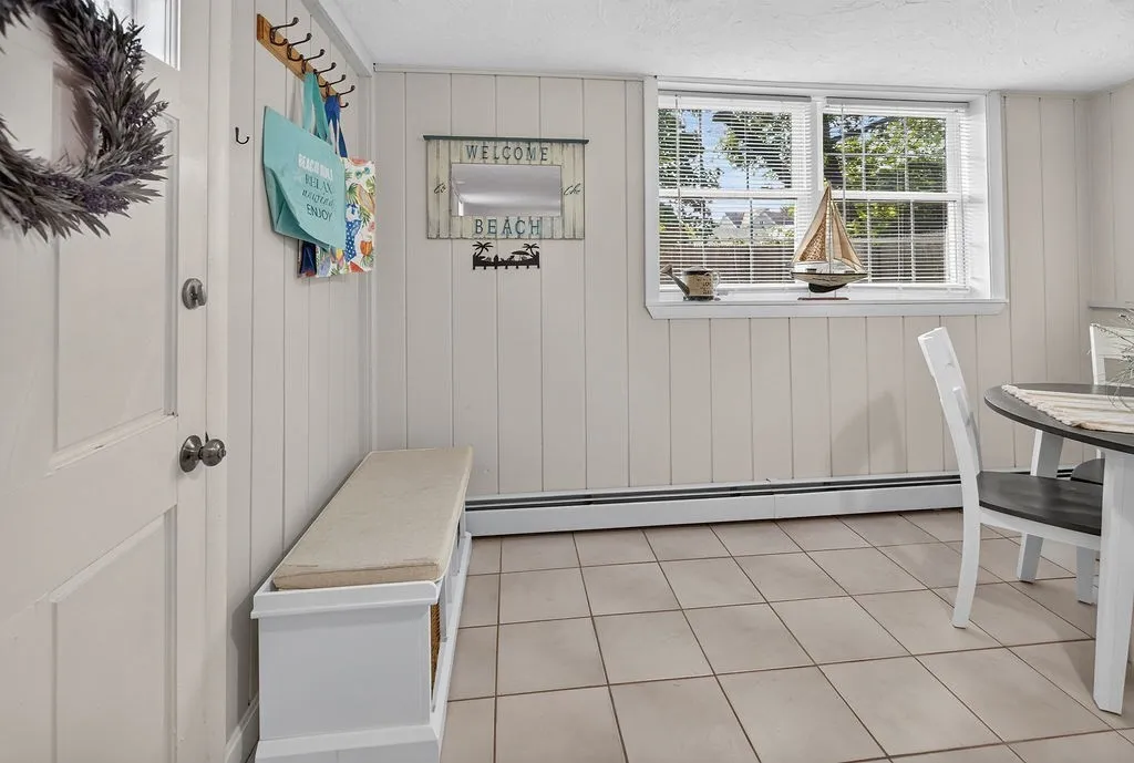 2 bed, 1 bath apartment for rent at 52 Beach St Unit 2, White Horse Beach — photo 3 of 21