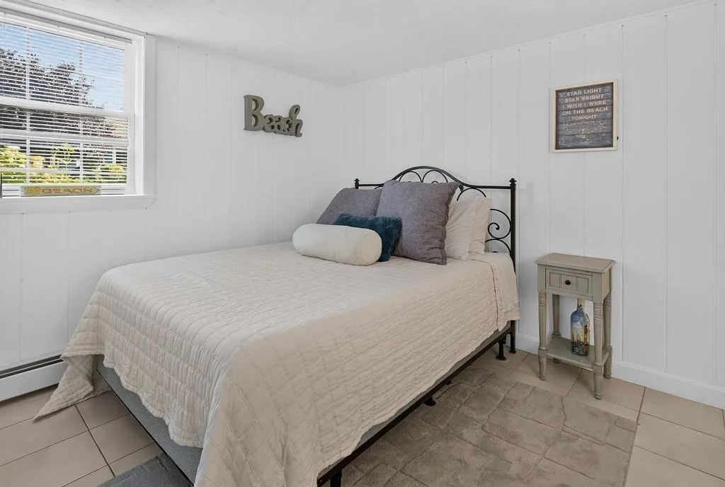 2 bed, 1 bath apartment for rent at 52 Beach St Unit 2, White Horse Beach — photo 15 of 21