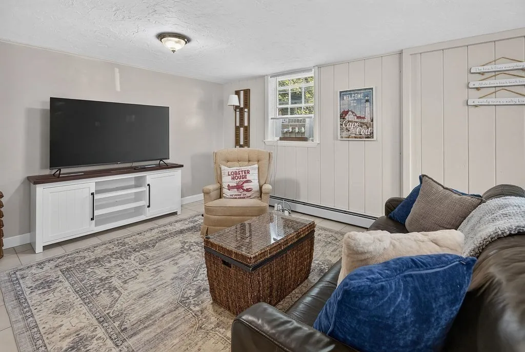 2 bed, 1 bath apartment for rent at 52 Beach St Unit 2, White Horse Beach — photo 9 of 21