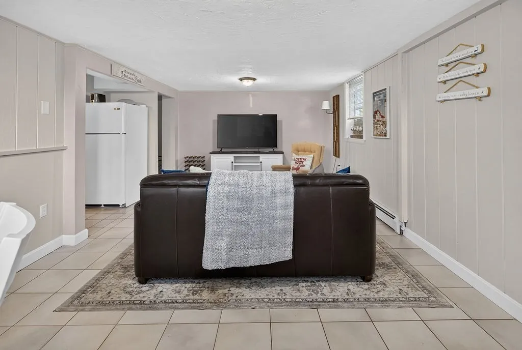 2 bed, 1 bath apartment for rent at 52 Beach St Unit 2, White Horse Beach — photo 10 of 21