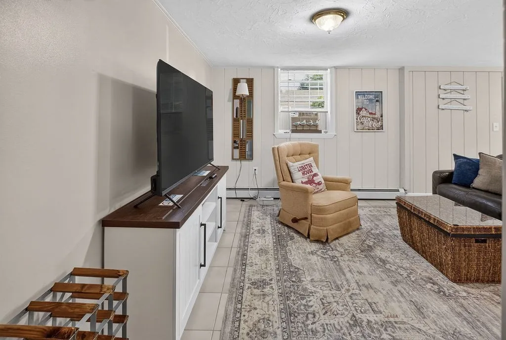 2 bed, 1 bath apartment for rent at 52 Beach St Unit 2, White Horse Beach — photo 11 of 21