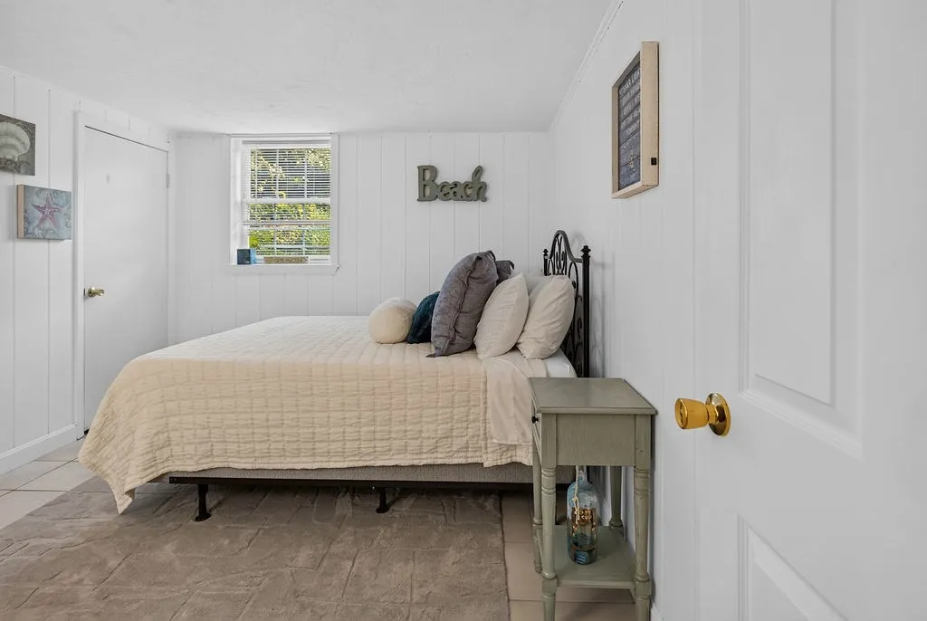 2 bed, 1 bath apartment for rent at 52 Beach St Unit 2, White Horse Beach — photo 13 of 21