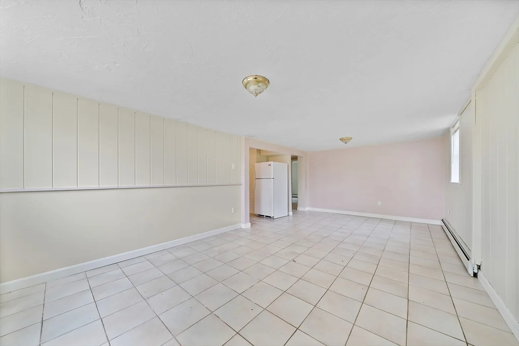 2 bed, 1 bath apartment for rent at 52 Beach St Unit 2-YEARROUND, Plymouth — photo 4 of 10