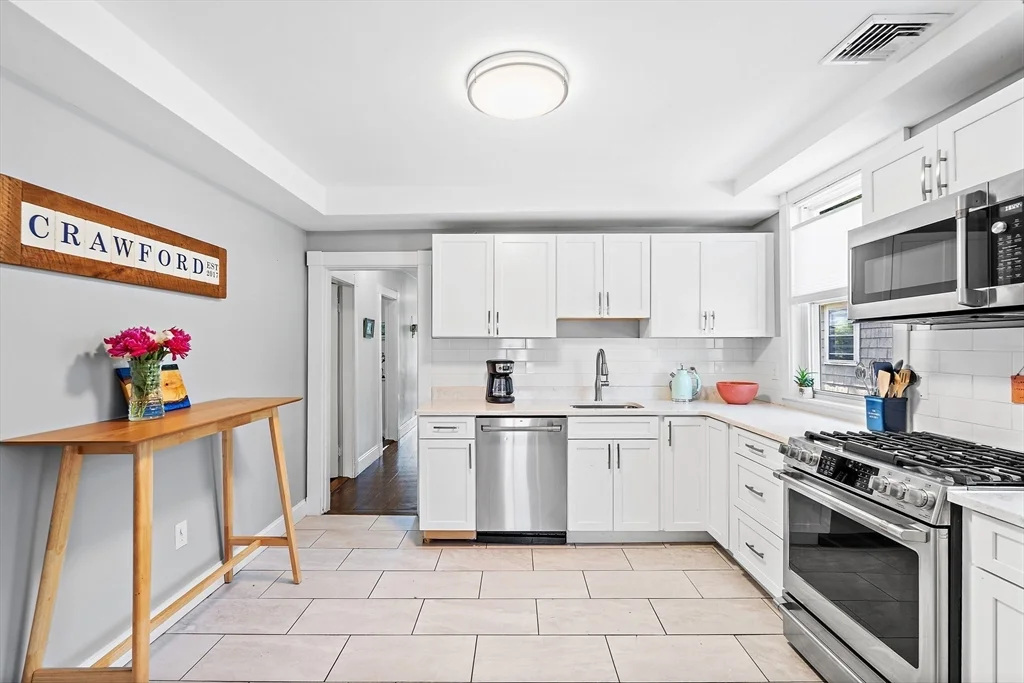 4 bed, 2 bath apartment for rent at 52 Beechwood Ave Unit 2, Watertown — photo 3 of 24