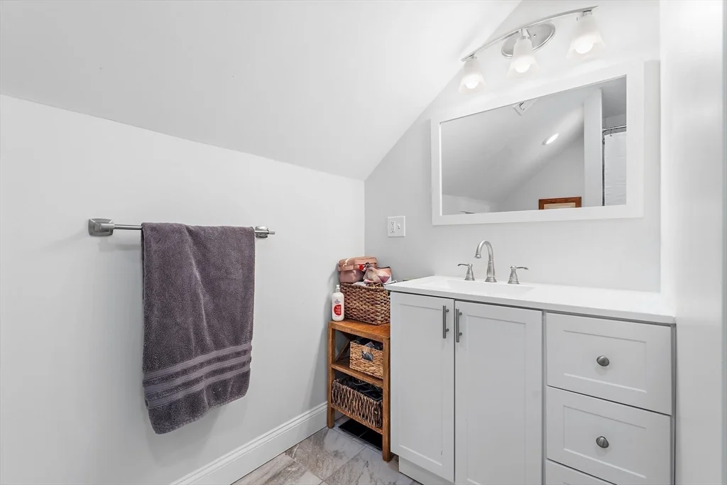 4 bed, 2 bath apartment for rent at 52 Beechwood Ave Unit 2, Watertown — photo 21 of 24