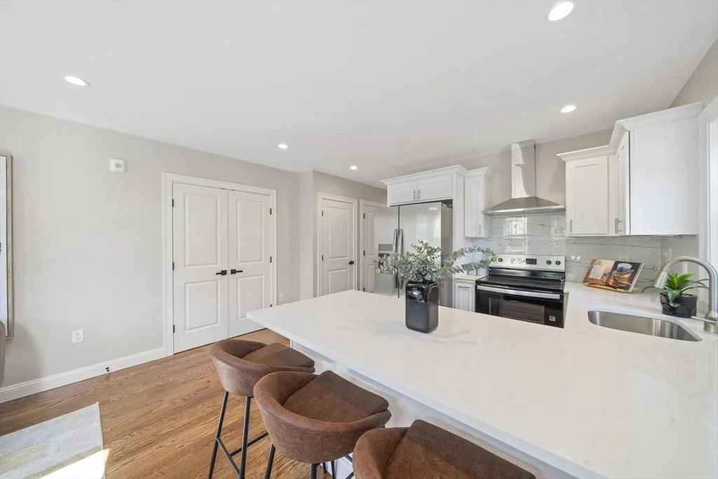 3 bed, 2 bath apartment for rent at 52 Bellevue St Unit 1, Dorchester — photo 5 of 18