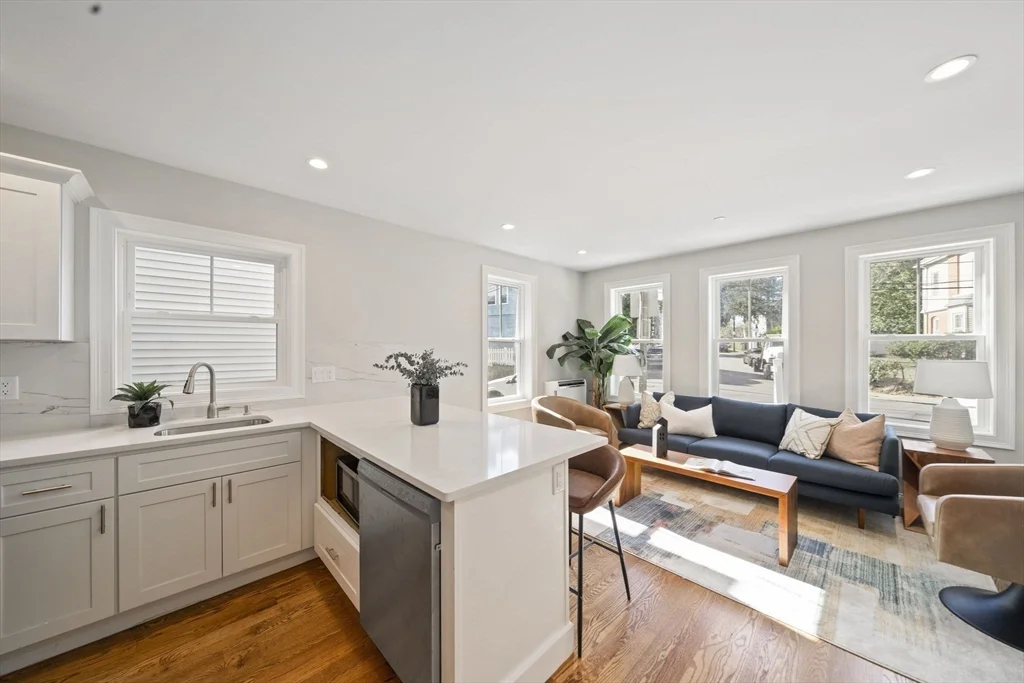 3 bed, 2 bath apartment for rent at 52 Bellevue St Unit 1, Dorchester — photo 6 of 18