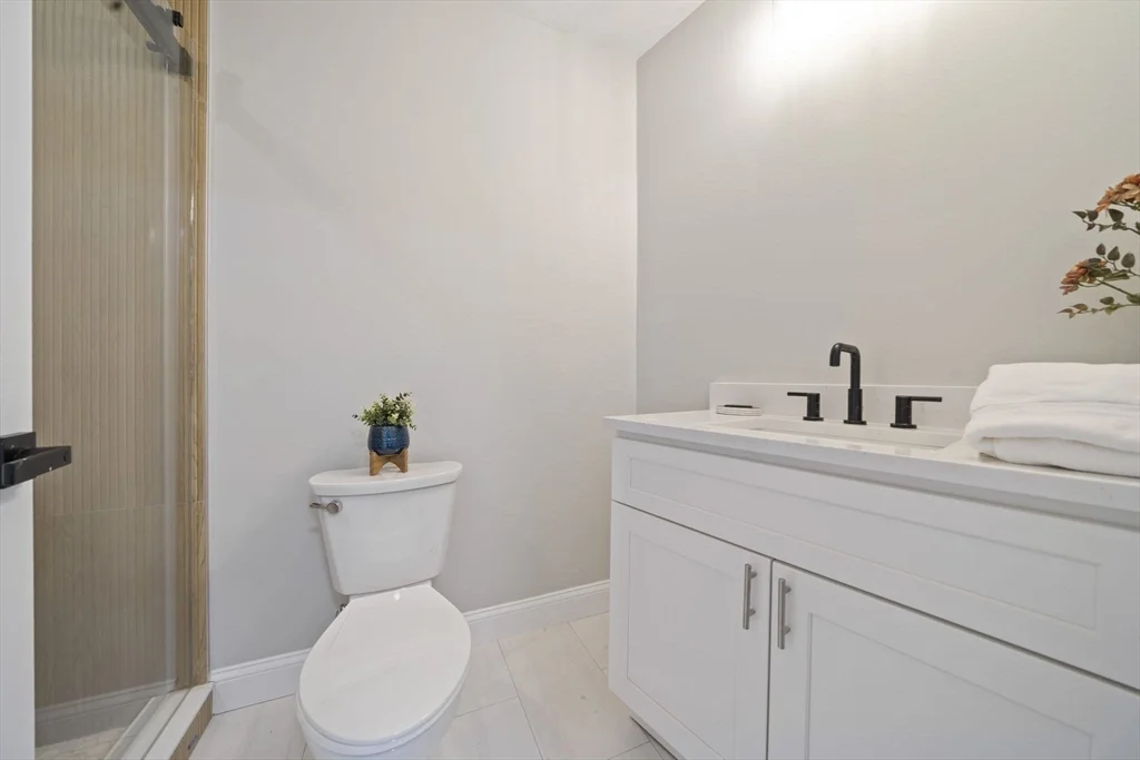 3 bed, 2 bath apartment for rent at 52 Bellevue St Unit 1, Dorchester — photo 10 of 18