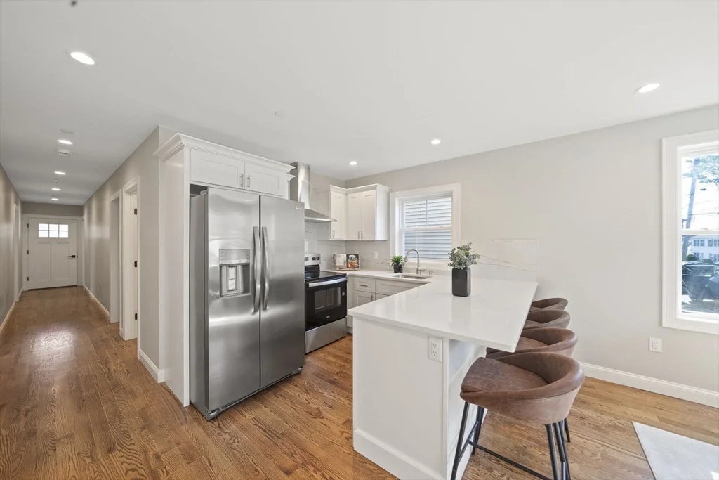 3 bed, 2 bath apartment for rent at 52 Bellevue St Unit 1, Dorchester — photo 4 of 18