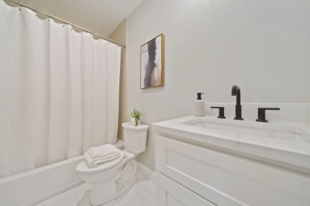 3 bed, 2 bath apartment for rent at 52 Bellevue St Unit 1, Dorchester — photo 13 of 18