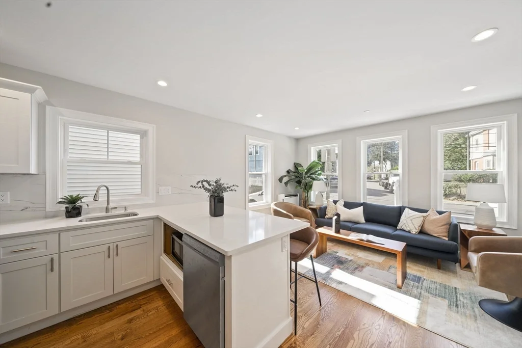 3 bed, 2 bath apartment for rent at 52 Bellevue St Unit 2, Dorchester — photo 5 of 20
