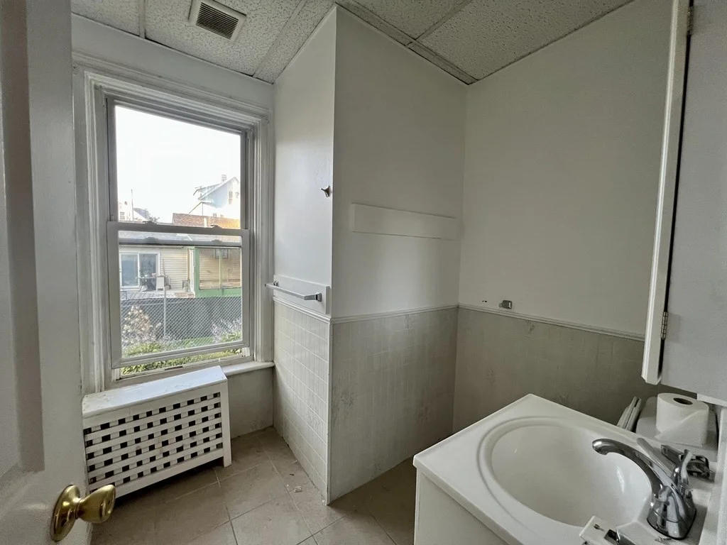 3 bed, 1 bath apartment for rent at 52 Broad St Unit 1, North Attleboro — photo 8 of 19