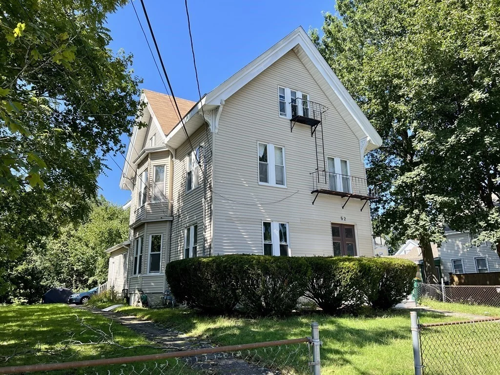 3 bed, 1 bath apartment for rent at 52 Broad St Unit 1, North Attleboro — photo 1 of 19