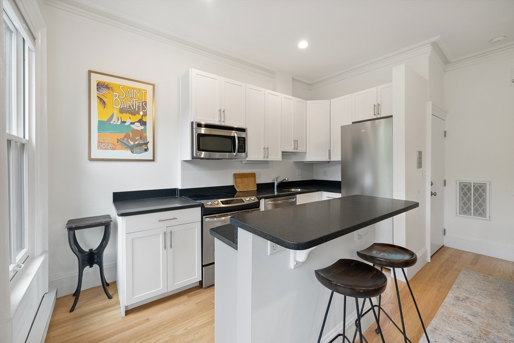 1 bed, 1 bath apartment for rent at 52 Clarendon St Unit 2FURNISHED, South End — photo 2 of 15