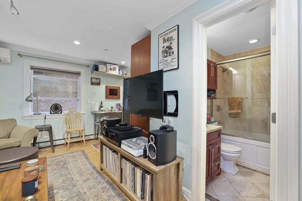 1 bed, 1 bath apartment for rent at 52 Cooper St Unit 1, North End — photo 4 of 18