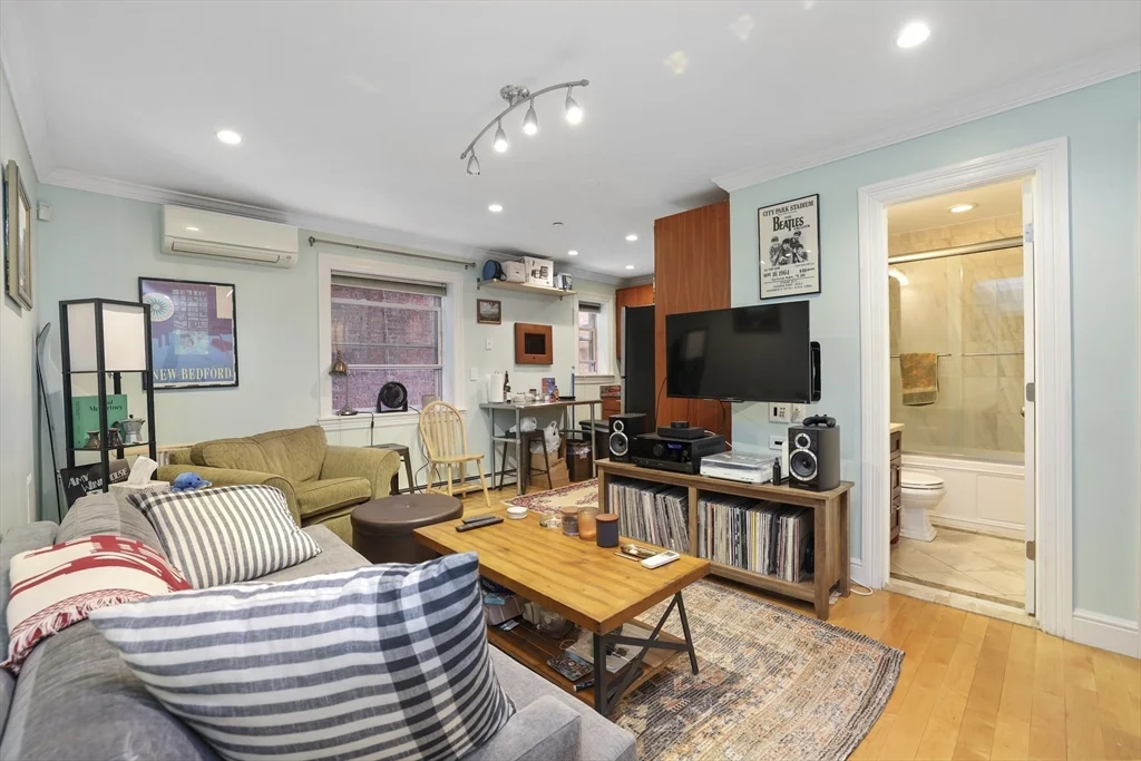 1 bed, 1 bath apartment for rent at 52 Cooper St Unit 1, North End — photo 5 of 18