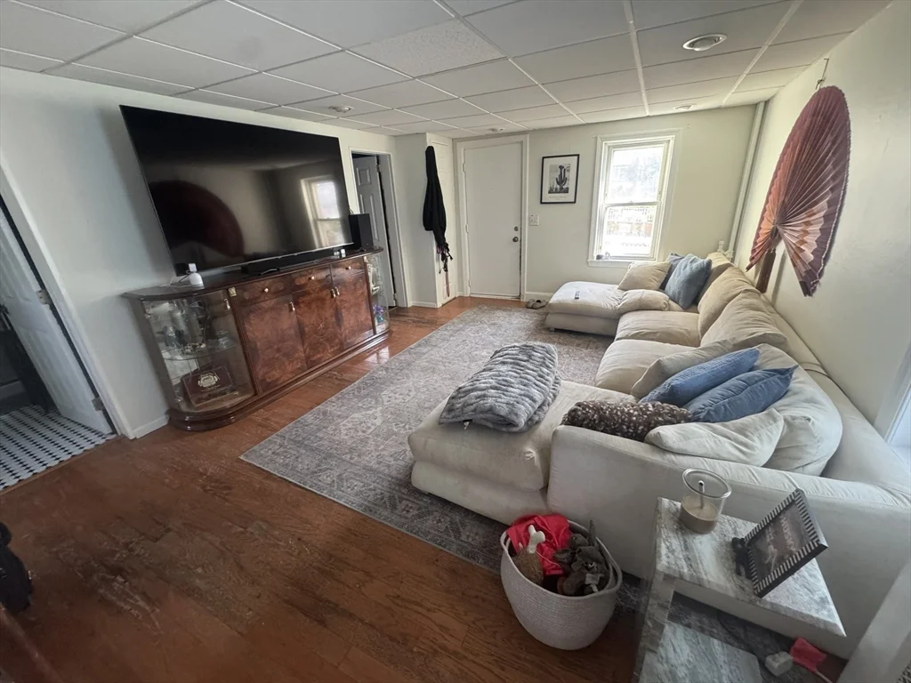 3 bed, 1 bath apartment for rent at 52 Crest Ave, Revere — photo 4 of 10