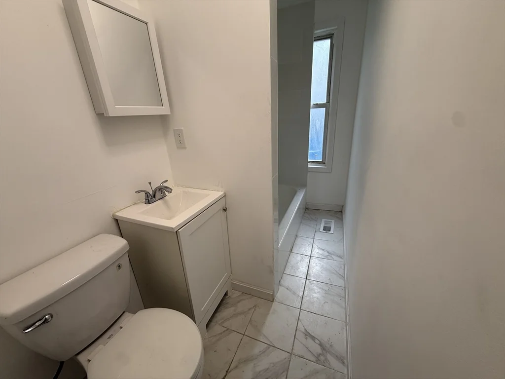 3 bed, 1 bath apartment for rent at 52 Crystal St Unit 1, Worcester — photo 4 of 7