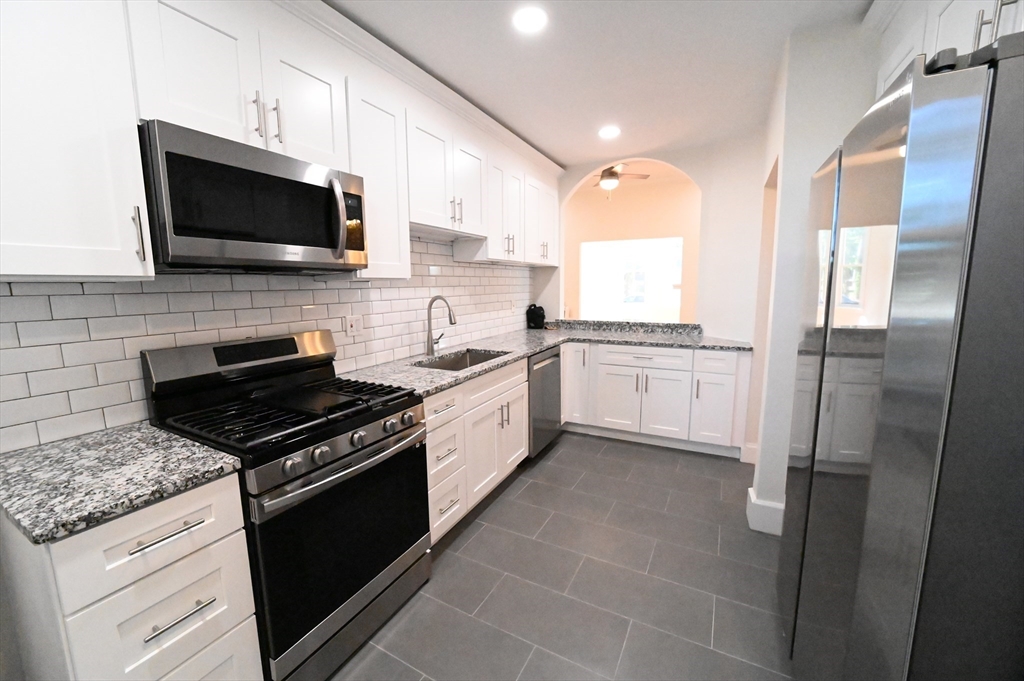 4 bed, 2 bath apartment for rent at 52 Cummings Rd Unit 1, Brighton — photo 2 of 9