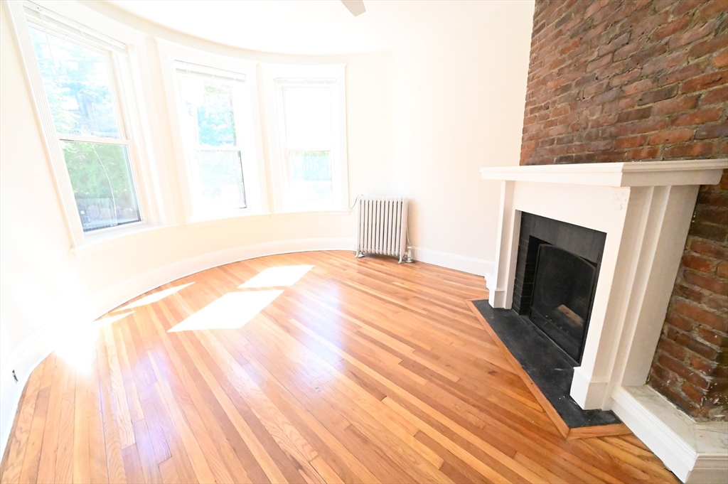 4 bed, 2 bath apartment for rent at 52 Cummings Rd Unit 1, Brighton — photo 4 of 9