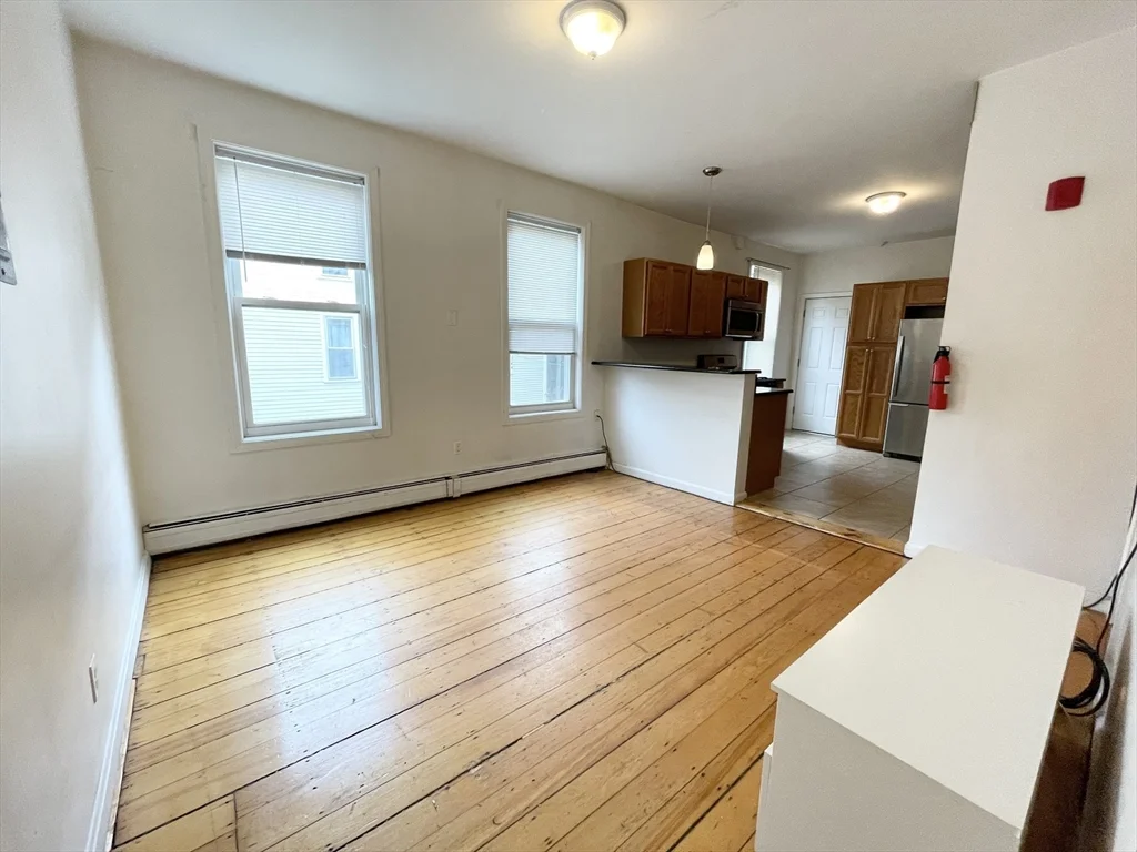 4 bed, 1 bath apartment for rent at 52 Delle Ave Unit 2, Mission Hill — photo 5 of 14