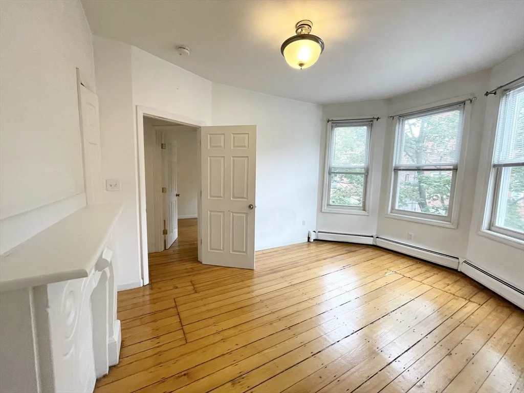 4 bed, 1 bath apartment for rent at 52 Delle Ave Unit 2, Mission Hill — photo 7 of 14
