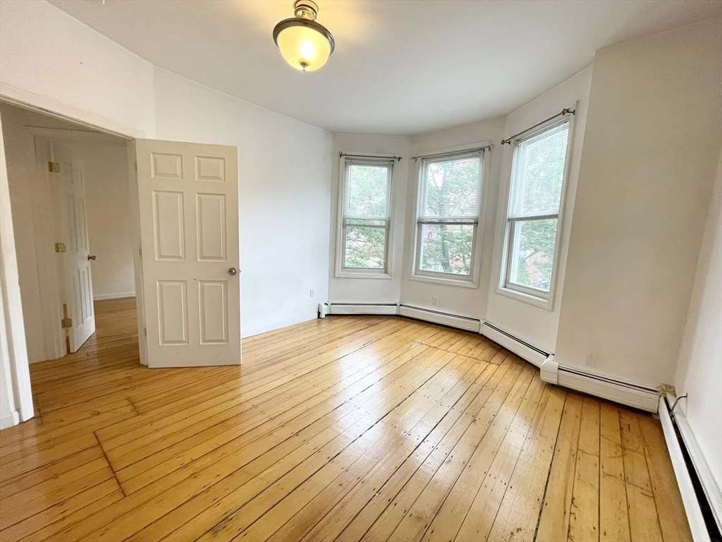 4 bed, 1 bath apartment for rent at 52 Delle Ave Unit 2, Mission Hill — photo 6 of 14