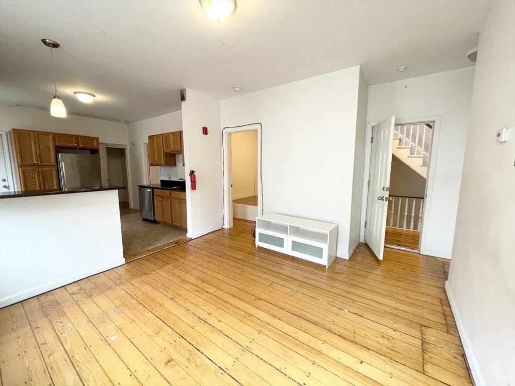 4 bed, 1 bath apartment for rent at 52 Delle Ave Unit 2, Mission Hill — photo 4 of 14