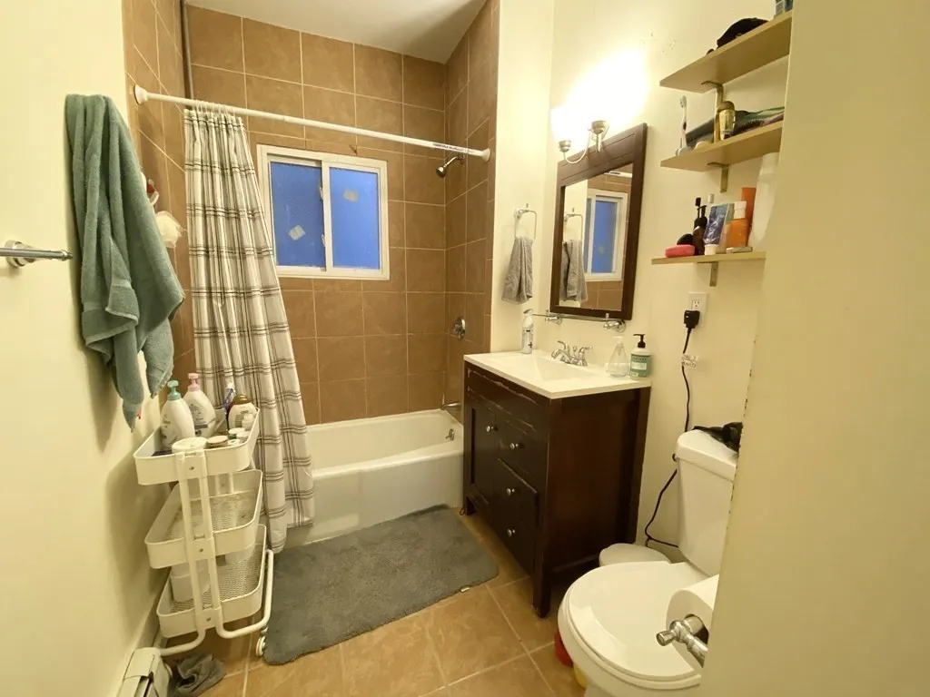 4 bed, 1 bath apartment for rent at 52 Delle Ave Unit 3, Mission Hill — photo 7 of 8