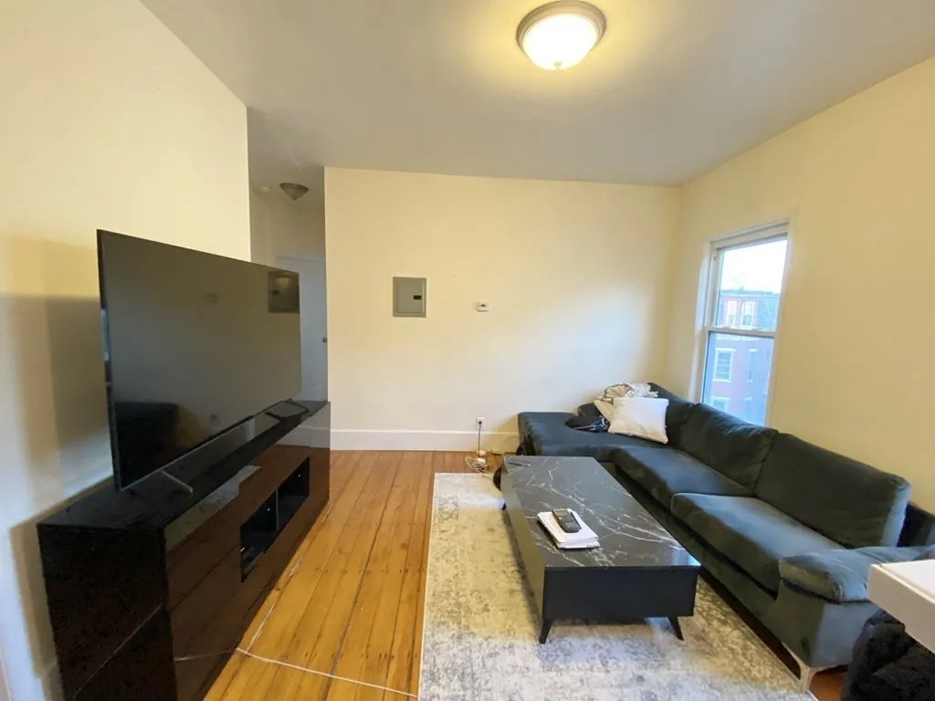 4 bed, 1 bath apartment for rent at 52 Delle Ave Unit 3, Mission Hill — photo 2 of 8
