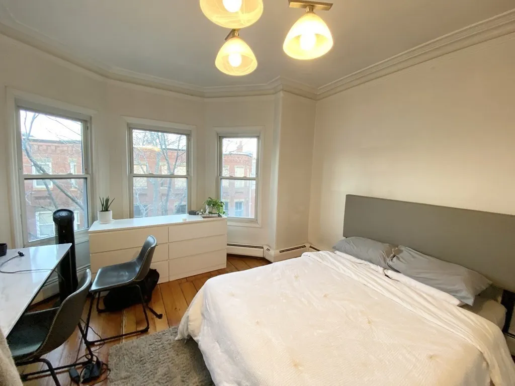 4 bed, 1 bath apartment for rent at 52 Delle Ave Unit 3, Mission Hill — photo 3 of 8
