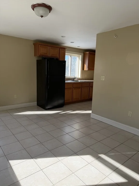 3 bed, 1 bath apartment for rent at 52 Floral St Unit 2, Taunton — photo 5 of 20
