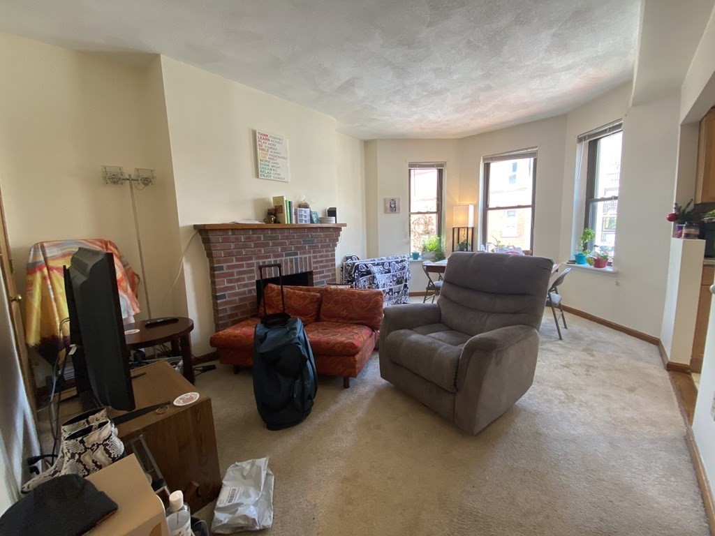 2 bed, 1 bath apartment for rent at 52 Gainsborough St Unit 2, Fenway — photo 2 of 6