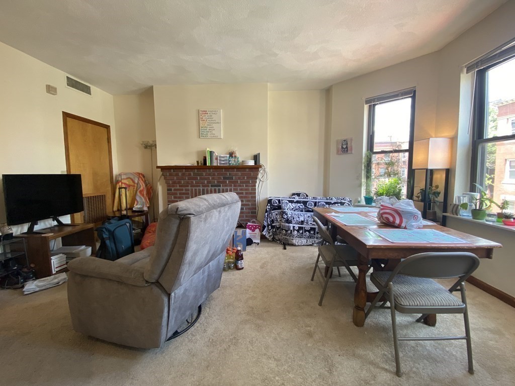 2 bed, 1 bath apartment for rent at 52 Gainsborough St Unit 2, Fenway — photo 3 of 6