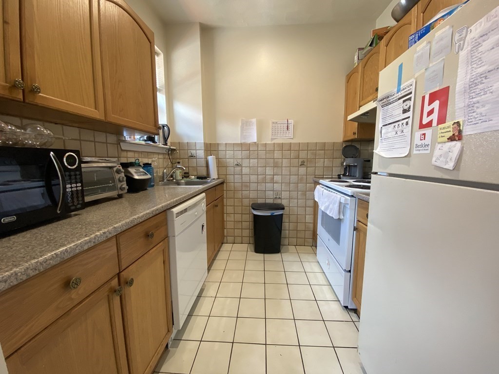 2 bed, 1 bath apartment for rent at 52 Gainsborough St Unit 2, Fenway