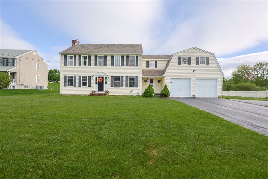 3 bed, 2 bath apartment for rent at 52 Galway Dr, North Attleboro — photo 1 of 42