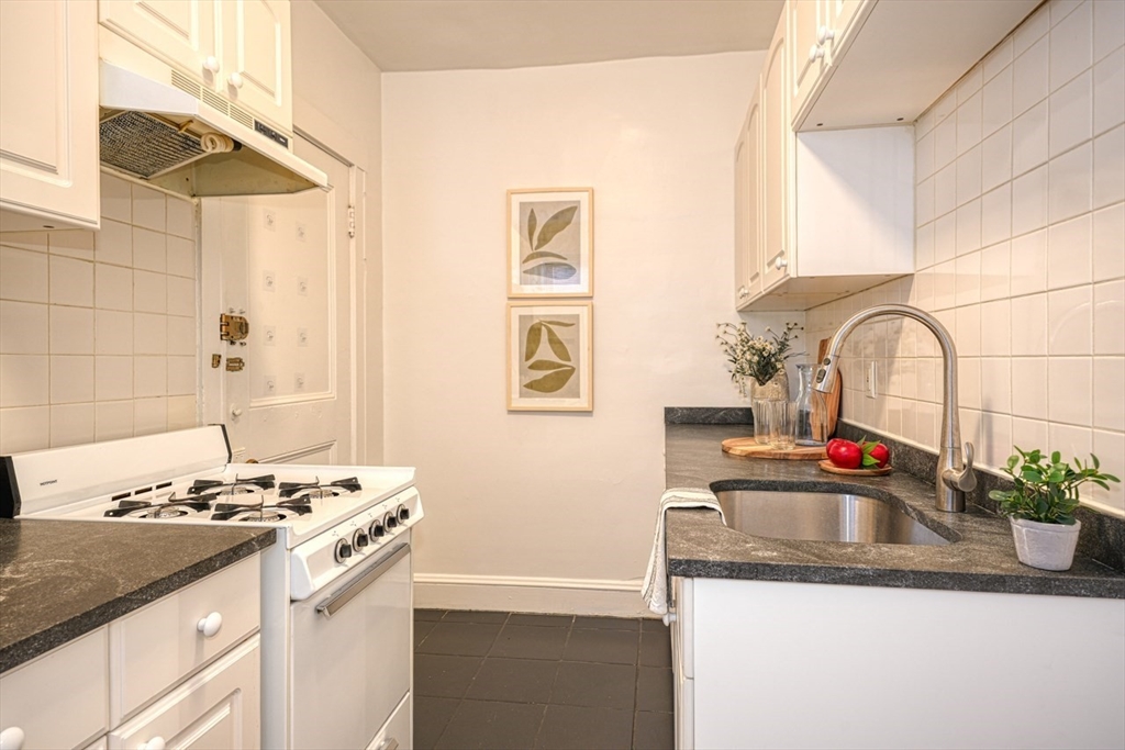 1 bed, 1 bath apartment for rent at 52 Garden St Unit 4, Harvard Square — photo 10 of 23