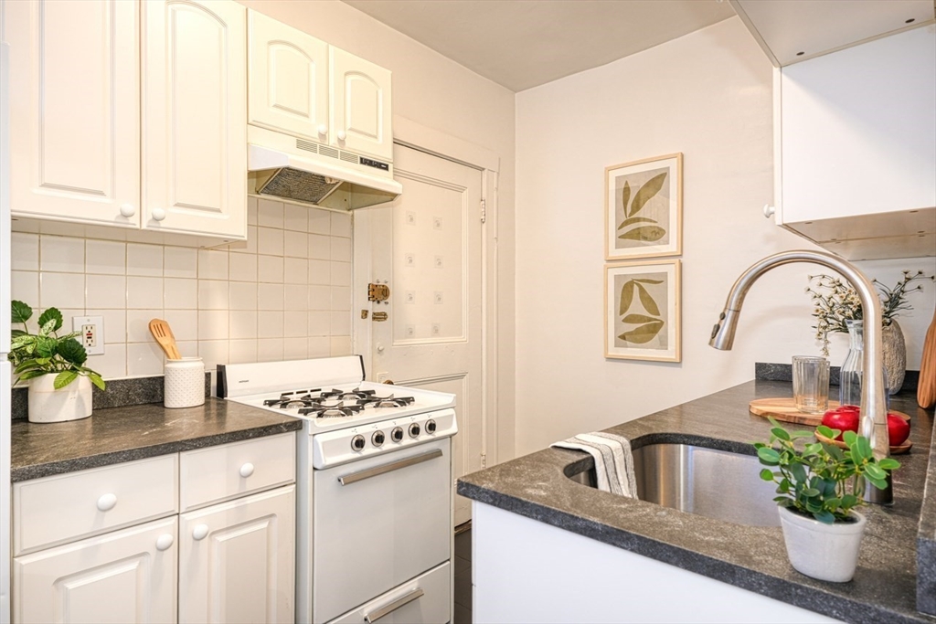 1 bed, 1 bath apartment for rent at 52 Garden St Unit 4, Harvard Square — photo 11 of 23