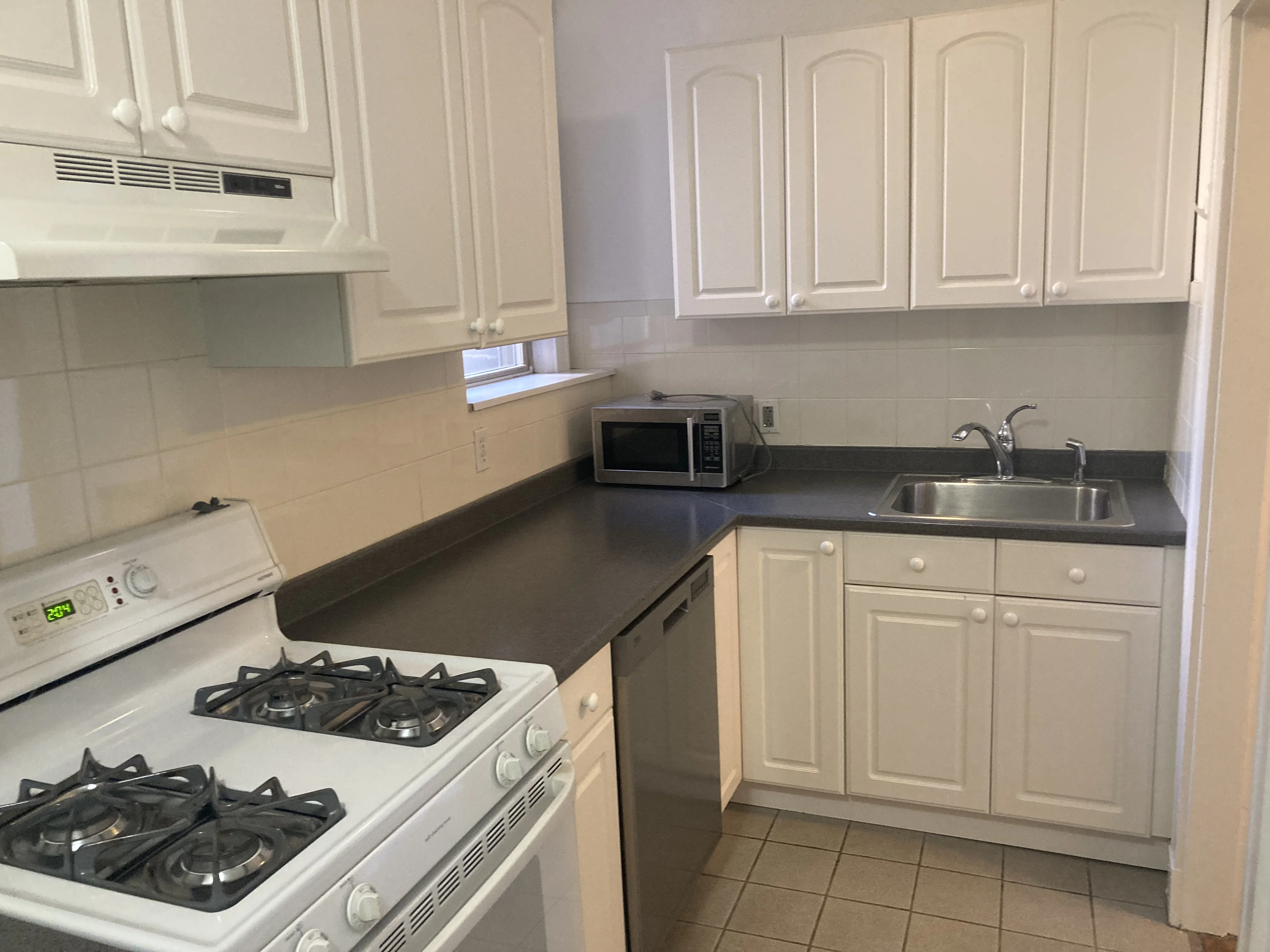 1.5 bed, 1 bath apartment for rent at 52 Garden St Unit 44, Neighborhood Nine — photo 3 of 23