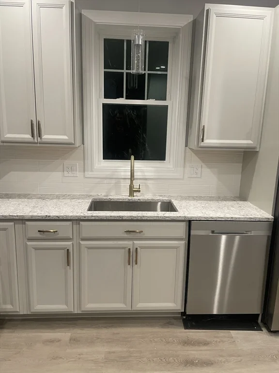 3 bed, 2 bath apartment for rent at 52 Garfield Ave Unit 1, Medford — photo 6 of 24