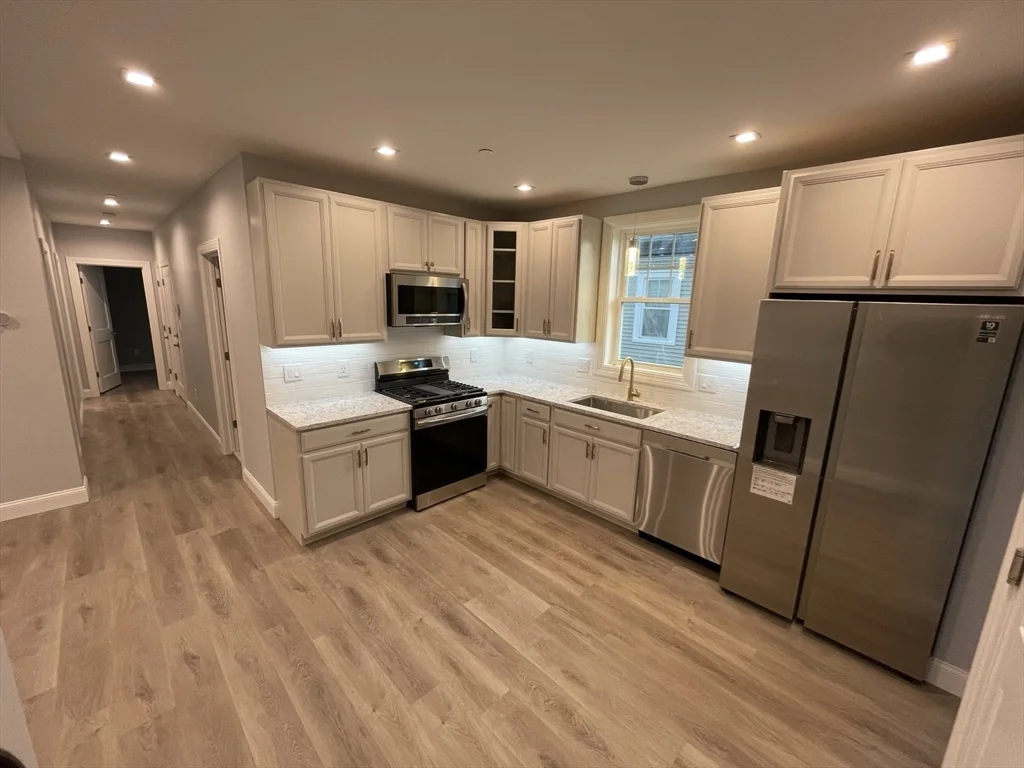 3 bed, 1 bath apartment for rent at 52 Garfield Ave Unit 2, Medford — photo 4 of 23