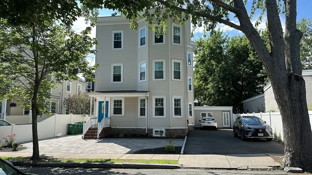 3 bed, 1 bath apartment for rent at 52 Garfield Ave Unit 2, Medford