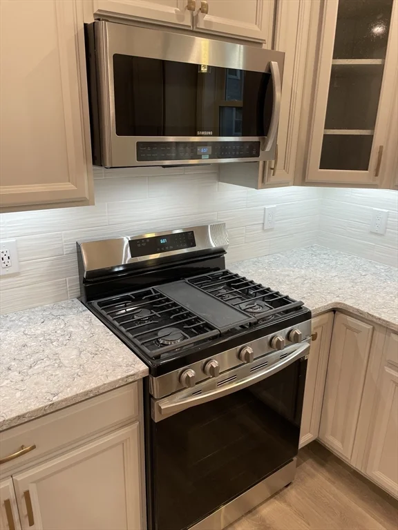 3 bed, 1 bath apartment for rent at 52 Garfield Ave Unit 2, Medford — photo 5 of 23