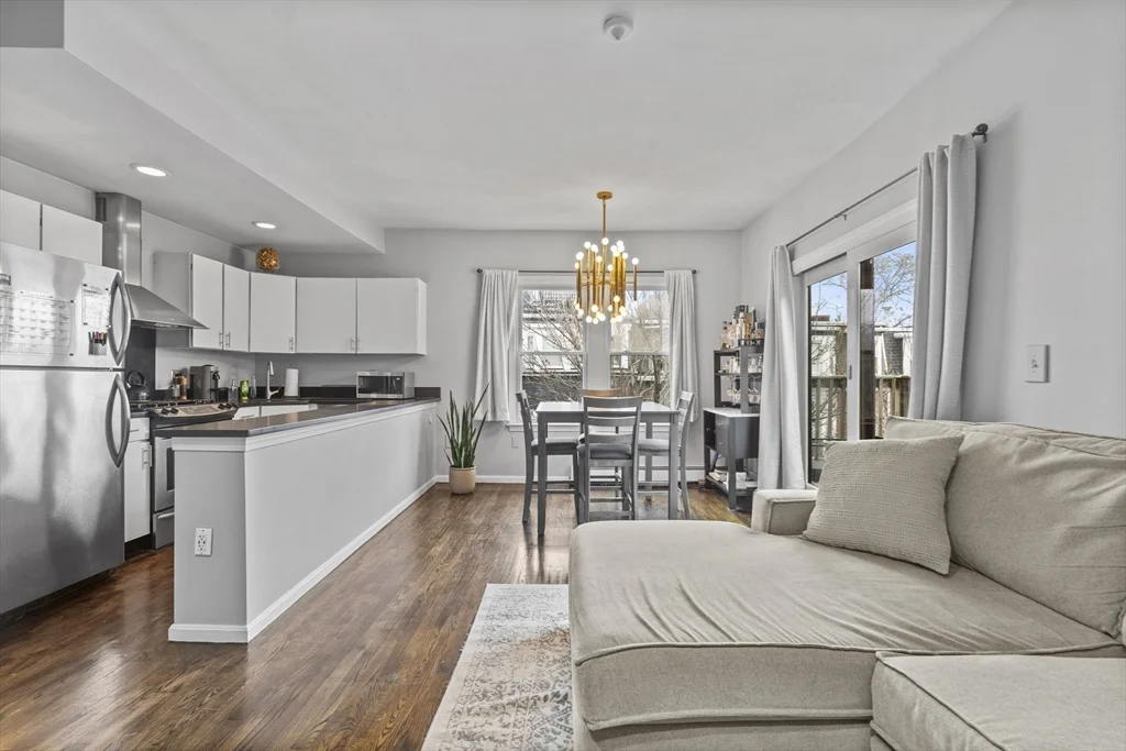 1 bed, 1 bath apartment for rent at 52 H St Unit 2, South Boston — photo 1 of 15