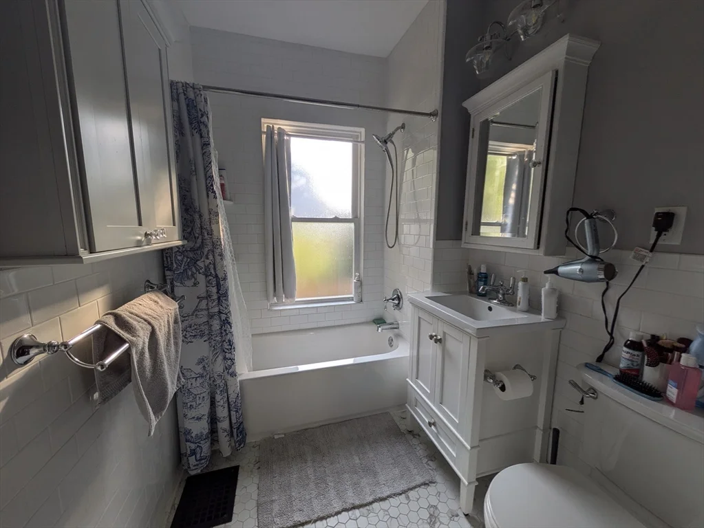 2 bed, 1.5 bath apartment for rent at 52 Hawthorne St Unit 1, Belmont — photo 9 of 17