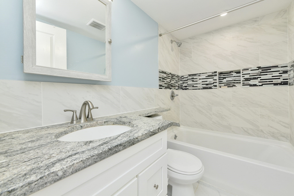 3 bed, 1 bath apartment for rent at 52 High St Unit 1, Woburn Highlands — photo 9 of 22