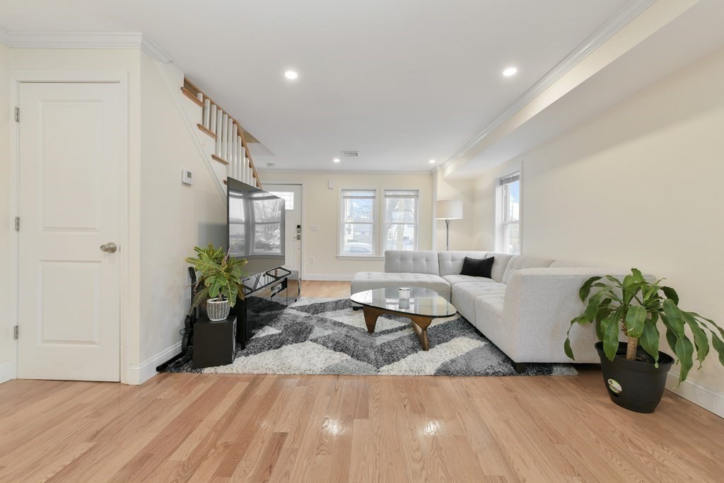 3 bed, 1 bath apartment for rent at 52 High St Unit 1, Woburn Highlands — photo 2 of 22